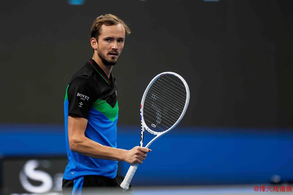 上海赛第5日：辛纳与梅德韦德夫晋级16强，外场比赛因雨停摆