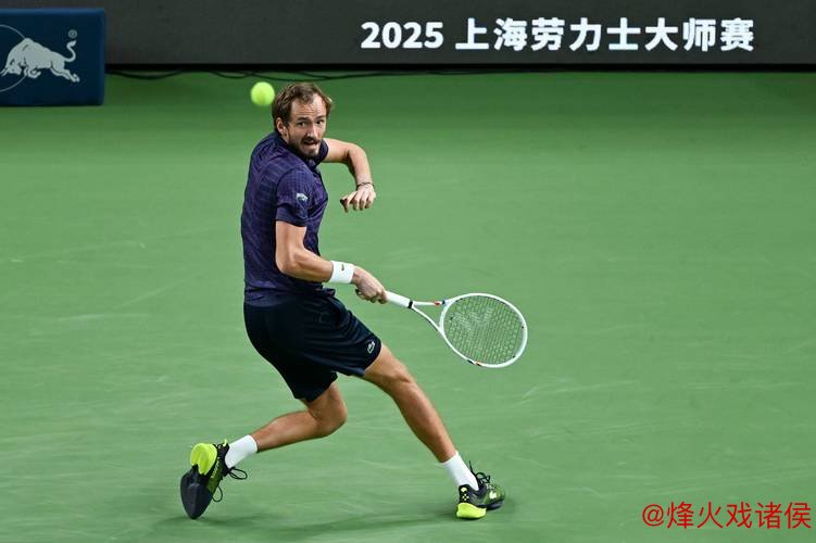 上海赛第5日：辛纳与梅德韦德夫晋级16强，外场比赛因雨停摆