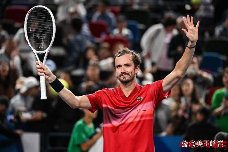 上海赛第5日：辛纳与梅德韦德夫晋级16强，外场比赛因雨停摆