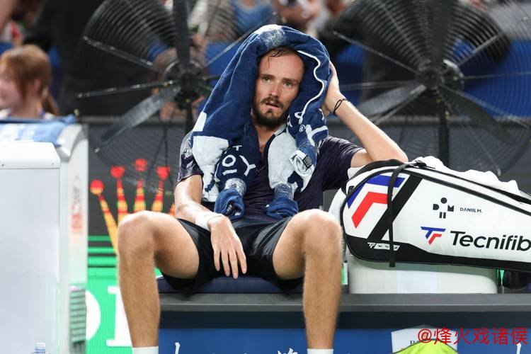 上海赛第5日：辛纳与梅德韦德夫晋级16强，外场比赛因雨停摆