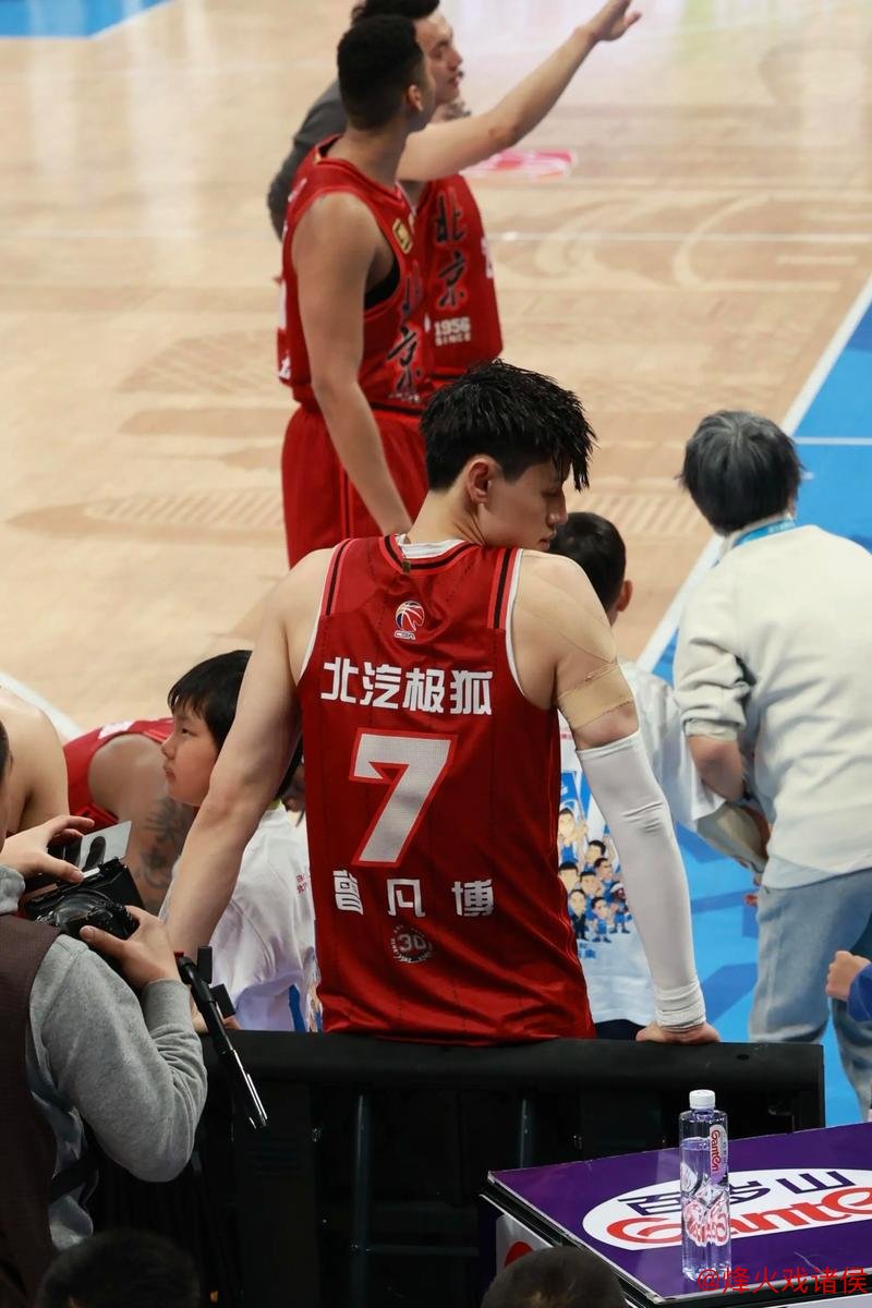 曾凡博17+8助首钢击败北控 阿不都26+11率新疆战胜上海