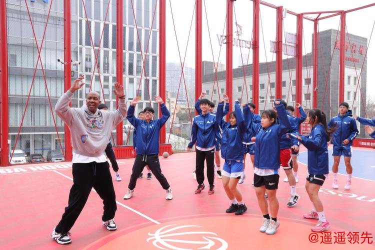 香港屋邨篮球青年访京 名宿马布里现场暖心指导