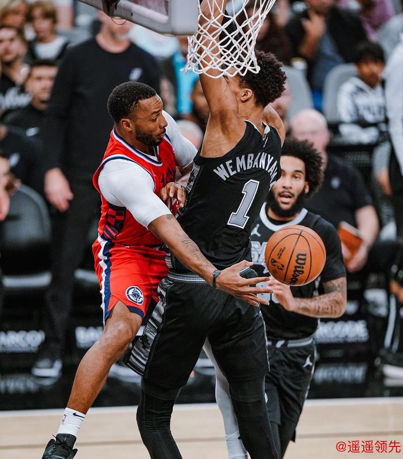 马刺6连胜西部第二，文班历史级狂飙：雷霆两战成生死考验